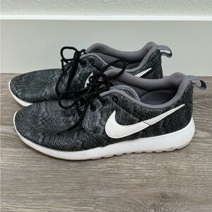 Nikes Grey Roshe Kids 6Y